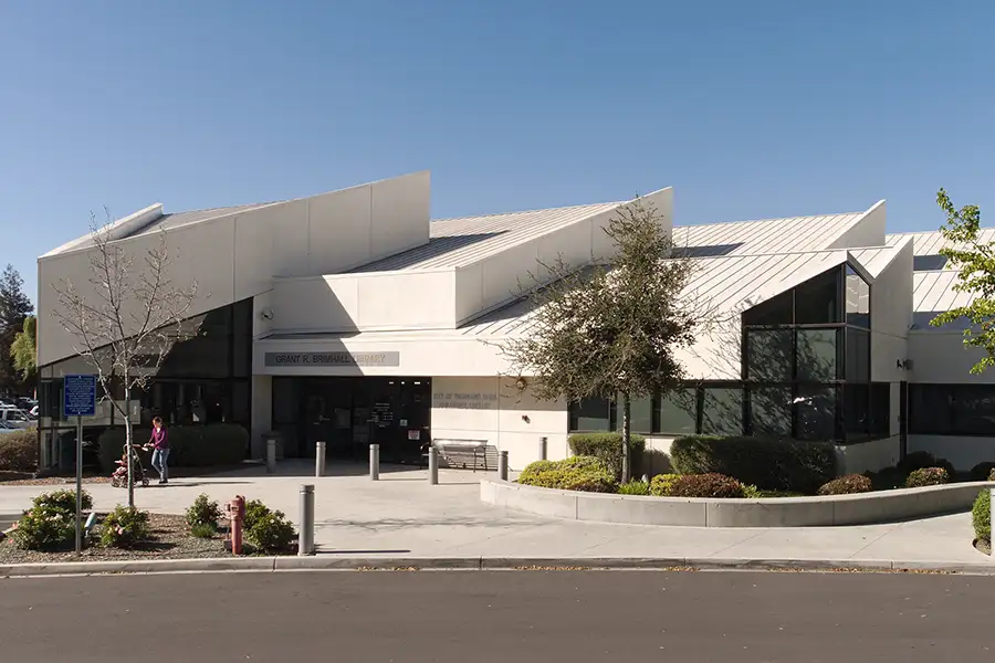 Exterior of Grant R. Brimhall Library in Thousand Oaks.